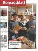 Titelseite von Konradsblatt Nr. 22/29.05.2016 mit einem Foto aus unserem Weltladen (v. l.): Justus Kneile, Frau Auer, Dominik Stephan
